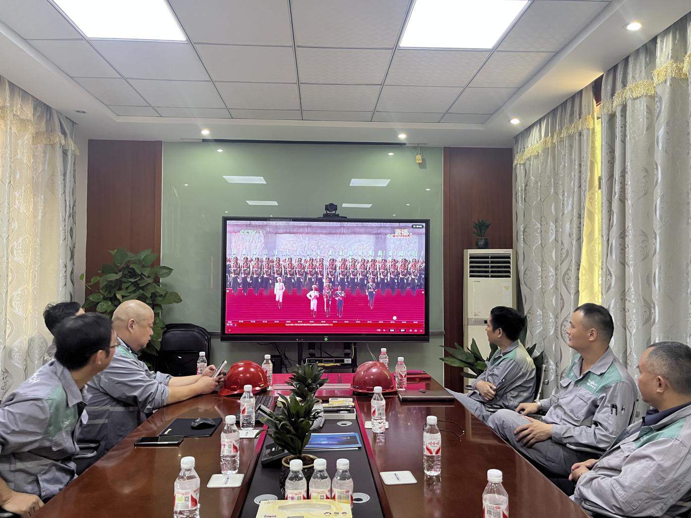 銘記歷史，守衛(wèi)和平----超彩公司組織觀看《紀(jì)念中國人民抗戰(zhàn)勝利80周年大會》直播